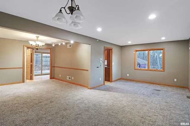 $210,000 | 7905 North Galena Road, Peoria, IL 61614