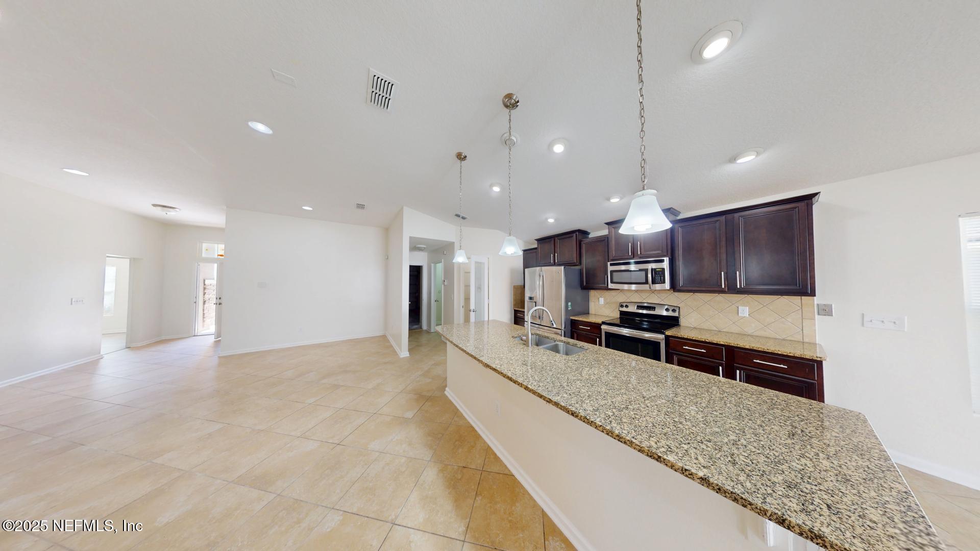 630 Glendale Lane Orange Park, FL 32065 - Photo 12 of 35 630-Glendale-Ln-03182025_101428