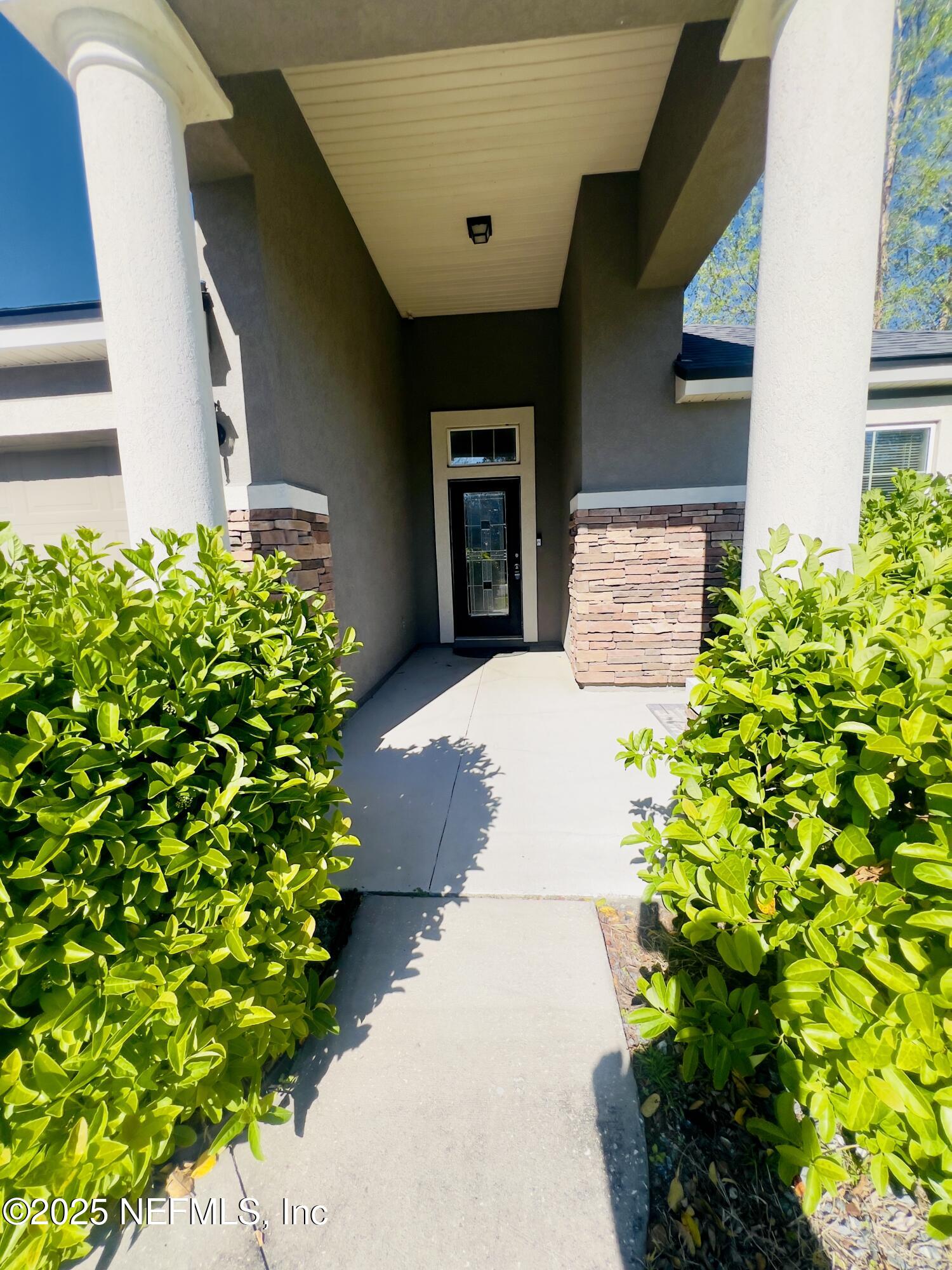 630 Glendale Lane Orange Park, FL 32065 - Photo 2 of 35 20250317_204039379_iOS