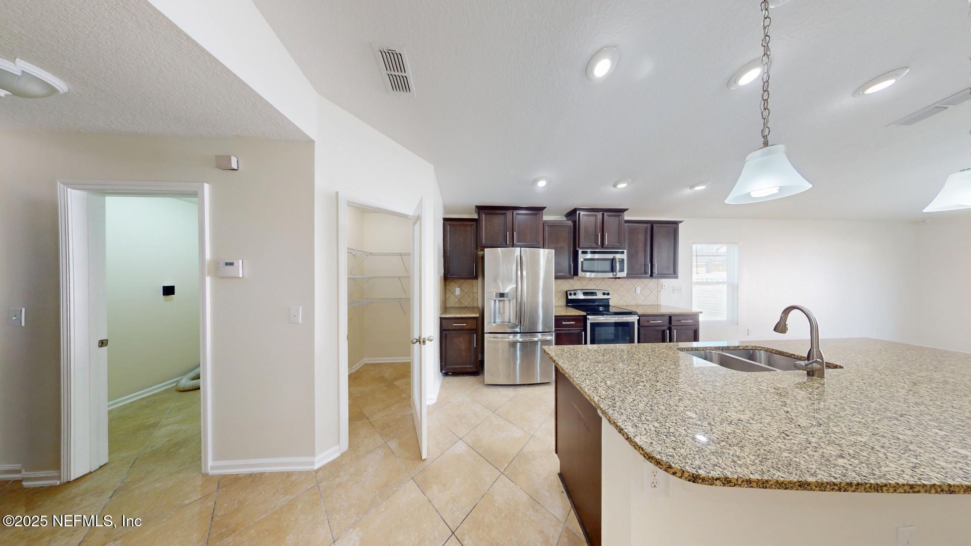 630 Glendale Lane Orange Park, FL 32065 - Photo 7 of 35 630-Glendale-Ln-03182025_101320