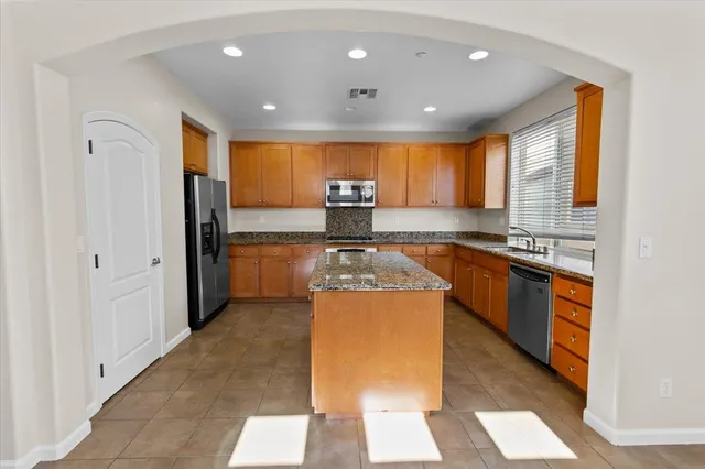 $565,000 | 1067 Sallie Lane, Tracy, CA 95376