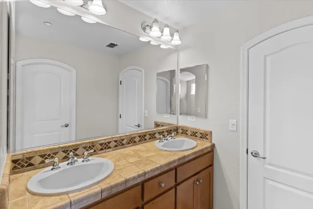 $565,000 | 1067 Sallie Lane, Tracy, CA 95376