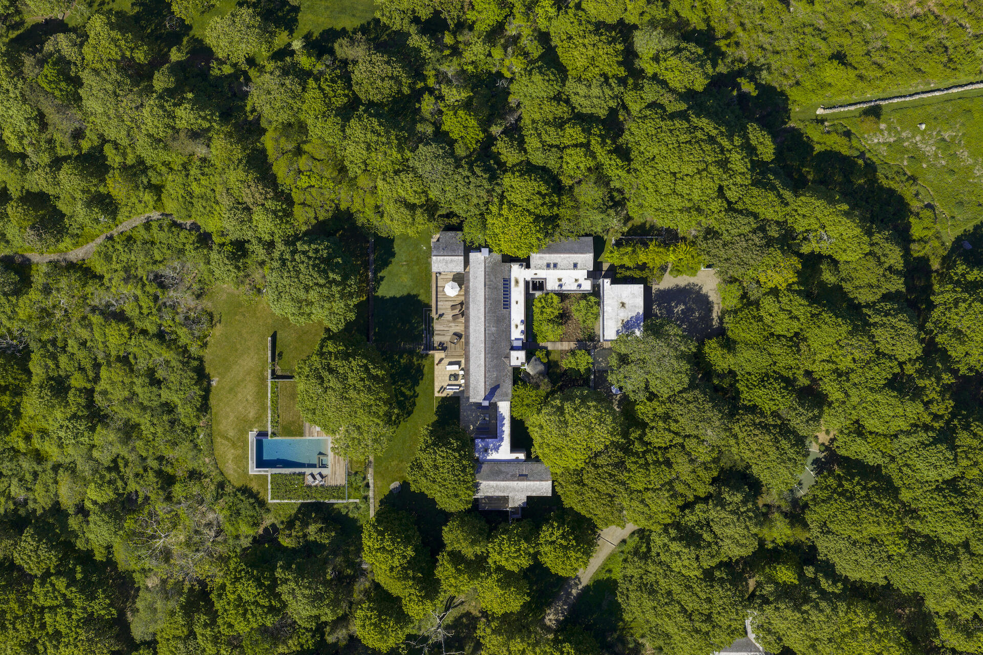 8 Snail Road Chilmark, MA 02535 - Photo 3 of 31 DJI_20260604085925_0328_D