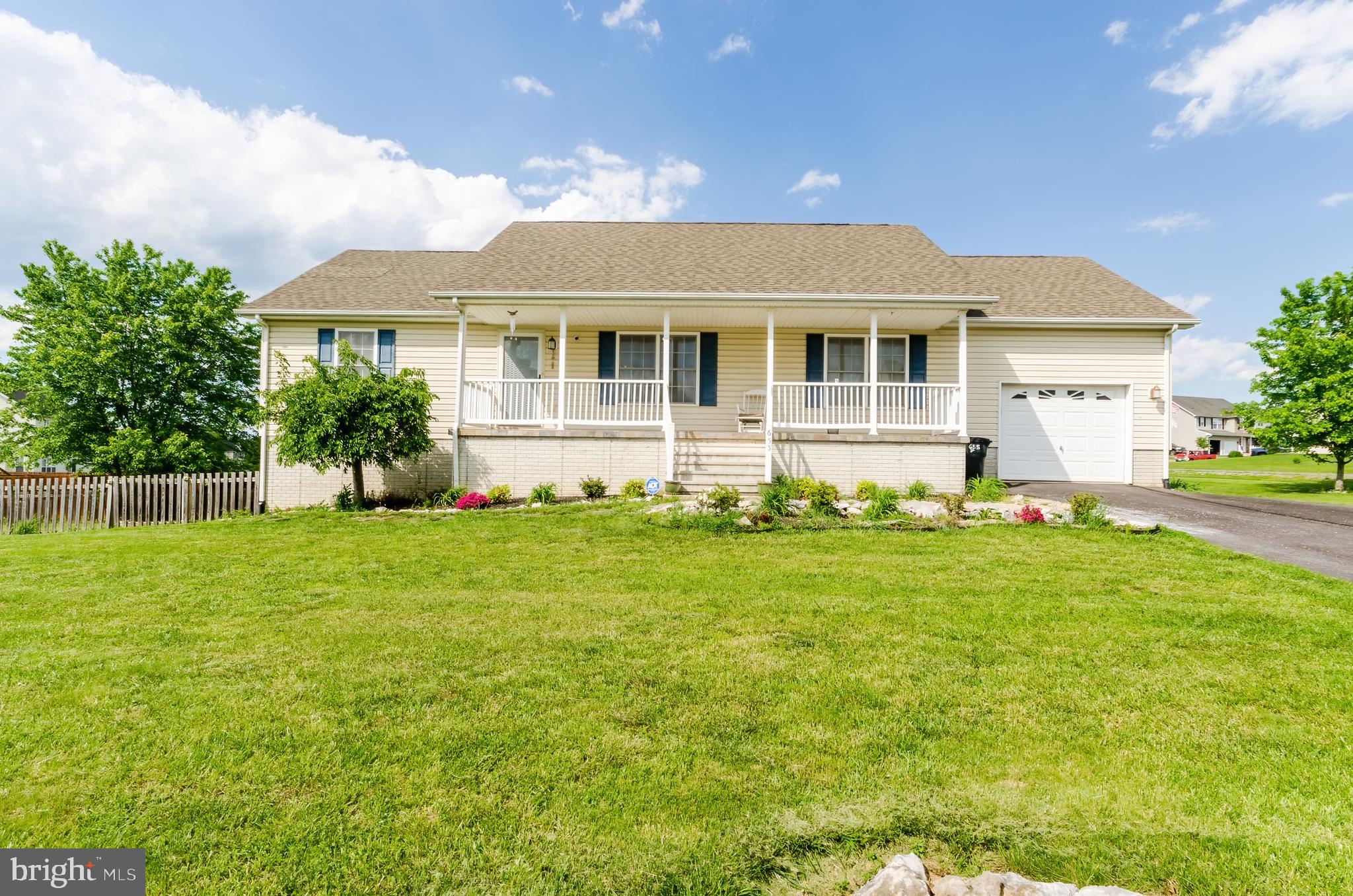 655 North Teal Road Martinsburg, WV 25405 - Photo 1 of 43