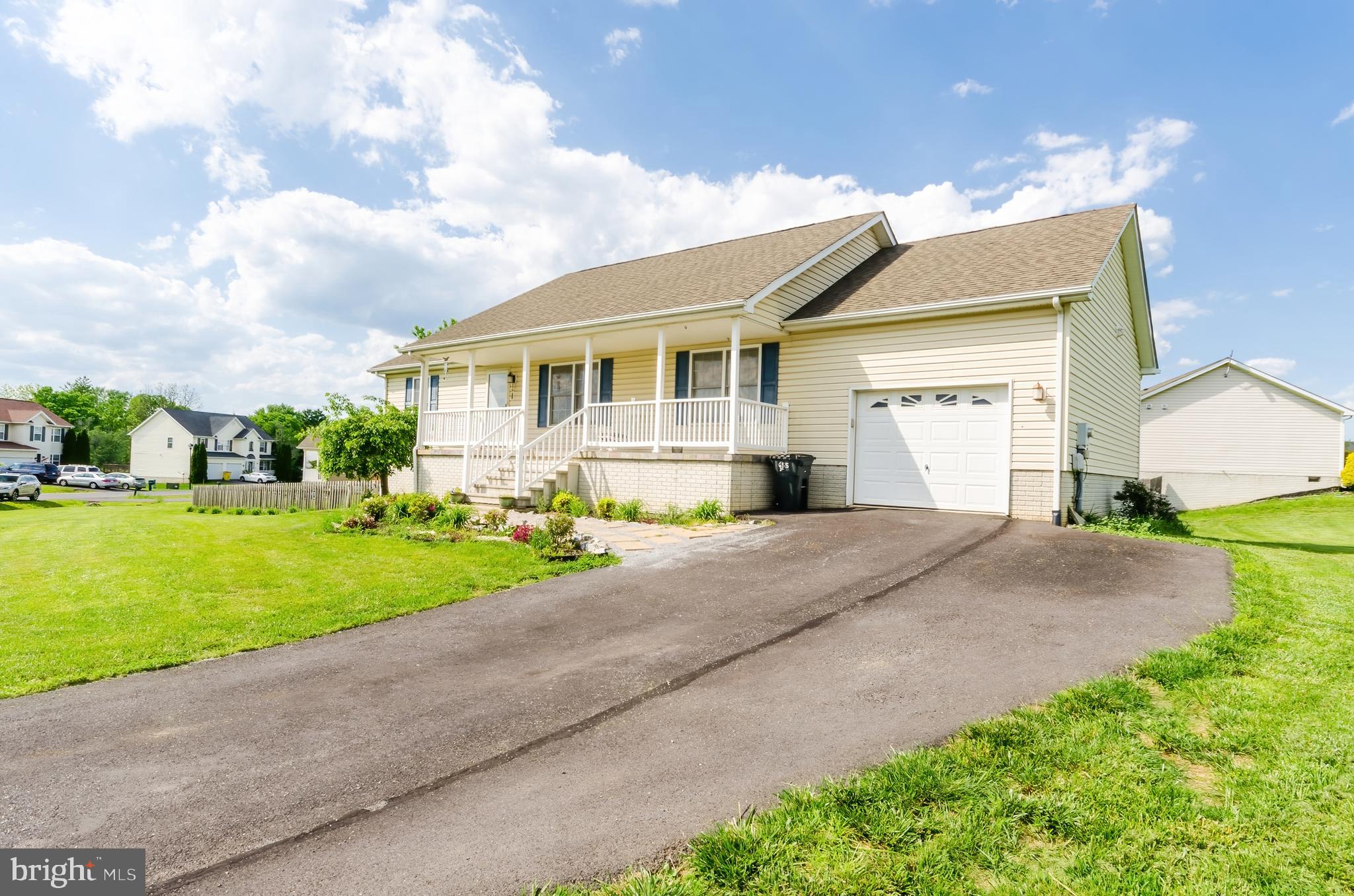 655 North Teal Road Martinsburg, WV 25405 - Photo 2 of 43