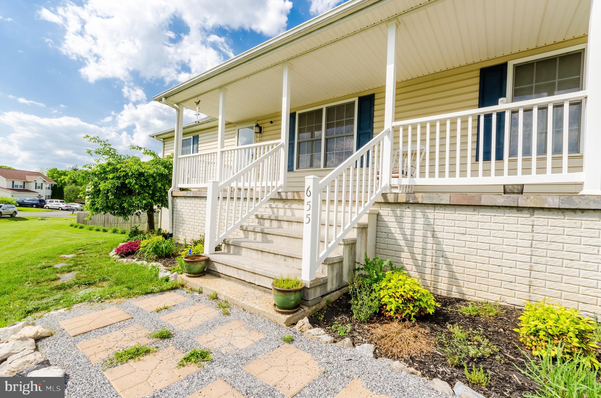 655 North Teal Road Martinsburg, WV 25405 - Photo 4 of 43