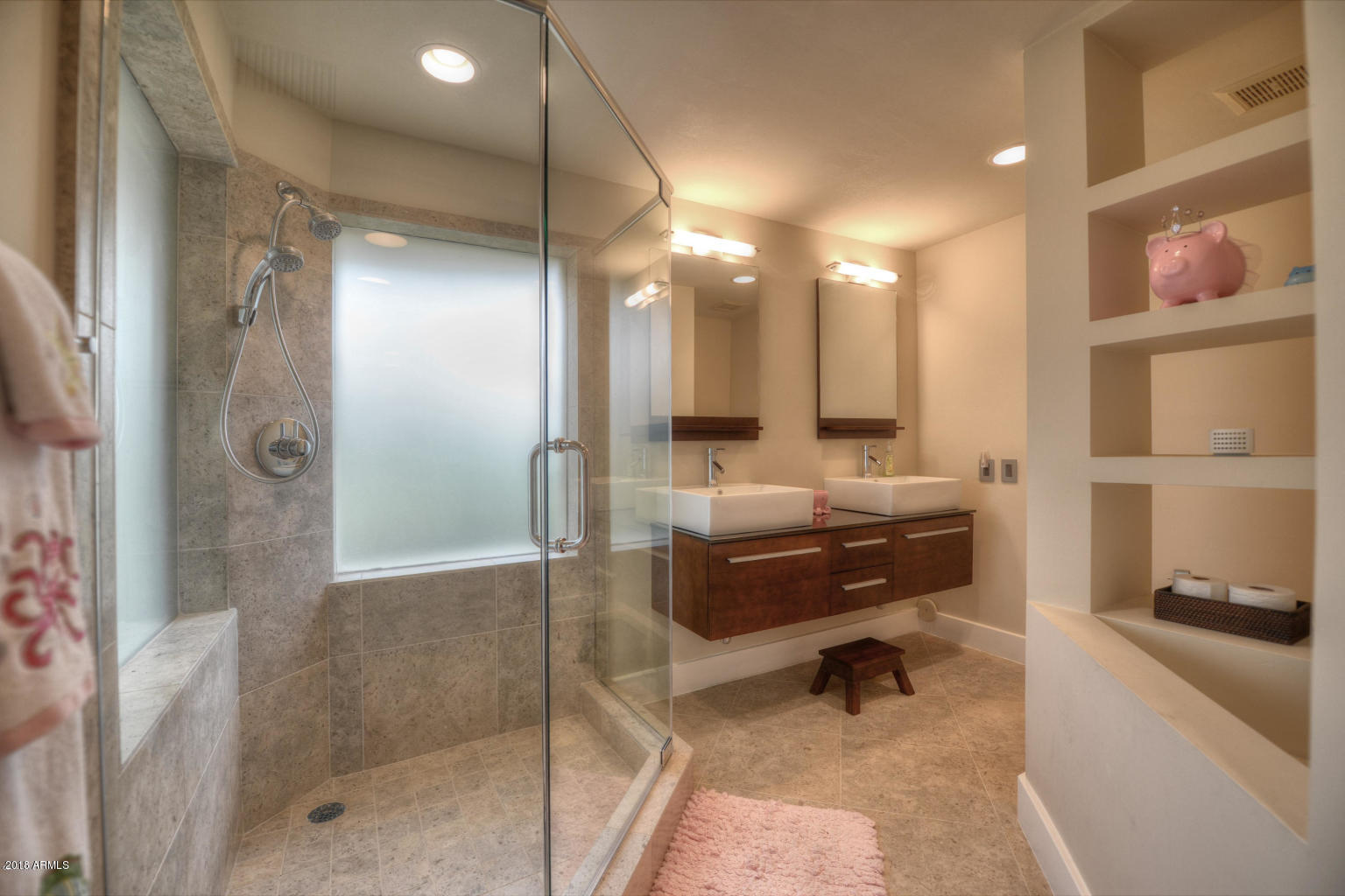5555 East Rockridge Road Phoenix, AZ 85018 - Photo 16 of 26 16