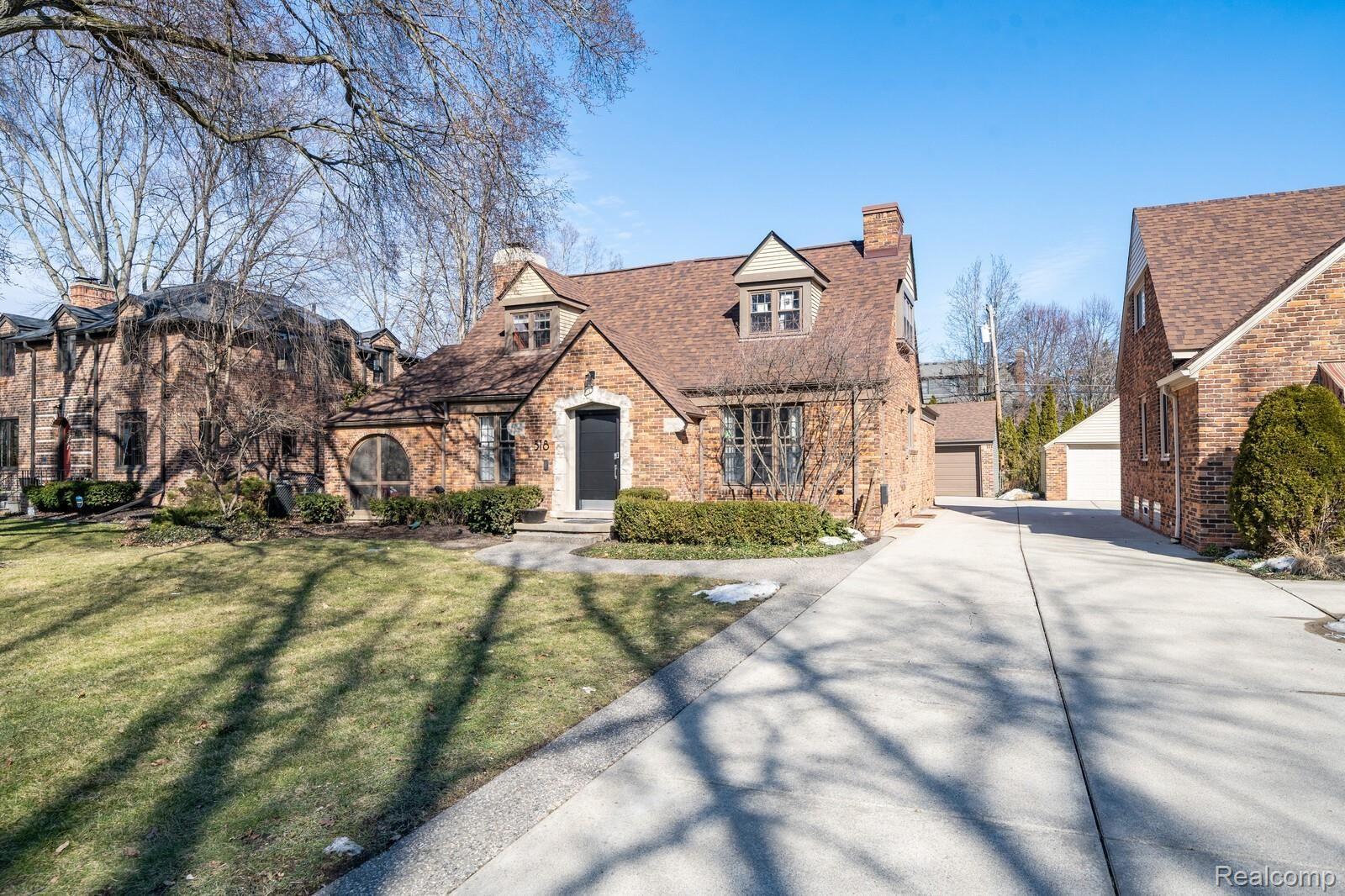 518 Barrington Road Grosse Pointe, MI 48230 - Photo 4 of 63 62_DSC028852_mls.jpg
