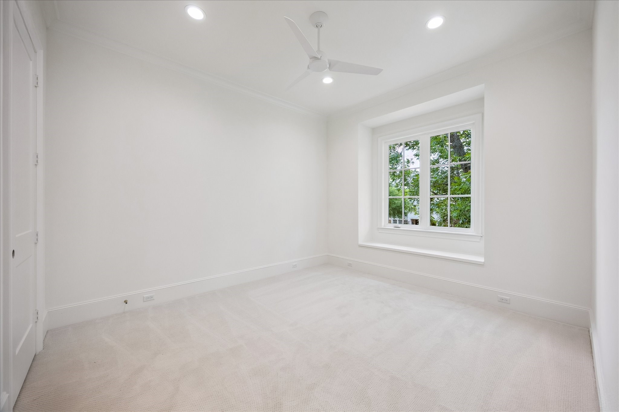 1618 Ronson Road Houston, TX 77055 - Photo 37 of 43 Upstairs secondary bedroom 3