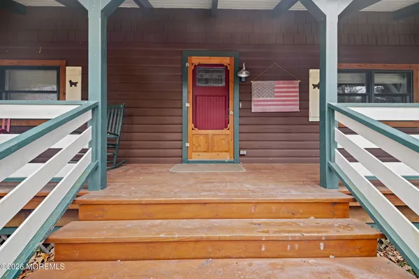 a view of entryway and hall