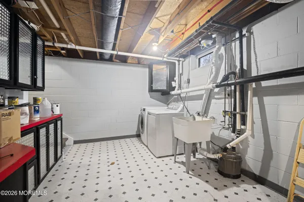 a view of entryway with an outdoor space