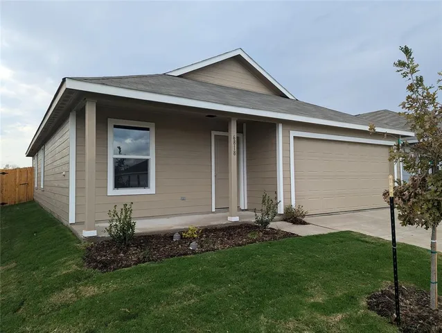 a front view of house with yard