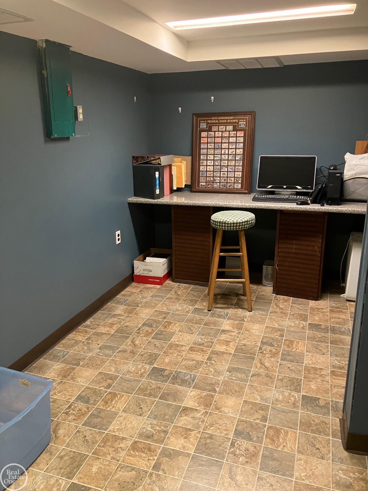 1231 Hawthorne Road Grosse Pointe, MI 48236 - Photo 30 of 41 50109491-29.JPG
