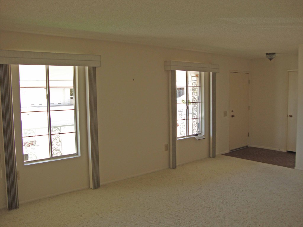 11065 West Oak Ridge Road Sun City, AZ 85351 - Photo 8 of 21 Living Room 3