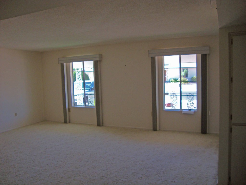 11065 West Oak Ridge Road Sun City, AZ 85351 - Photo 9 of 21 Living Room