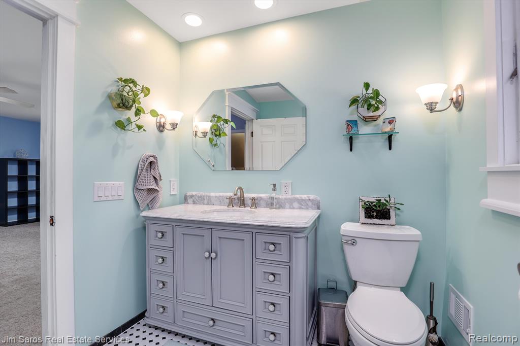 1838 Prestwick Road Grosse Pointe Woods, MI 48236 - Photo 15 of 26