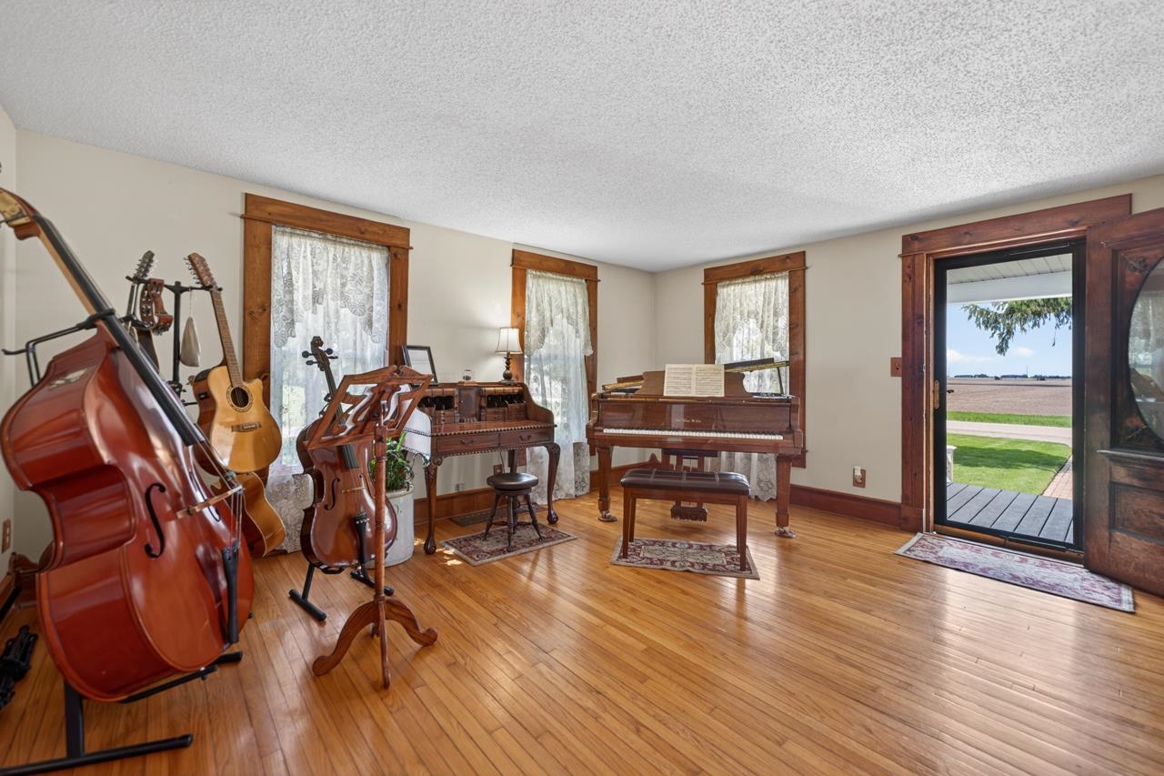 1392 Red Brick Road Dixon, IL 61021 - Photo 7 of 52
