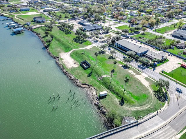 $1,400,000 | 1024 West 2nd Street, Freeport, TX 77541