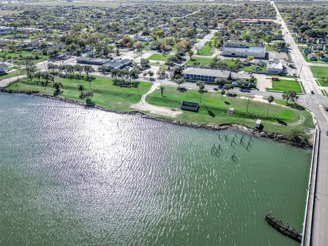 $1,400,000 | 1024 West 2nd Street, Freeport, TX 77541