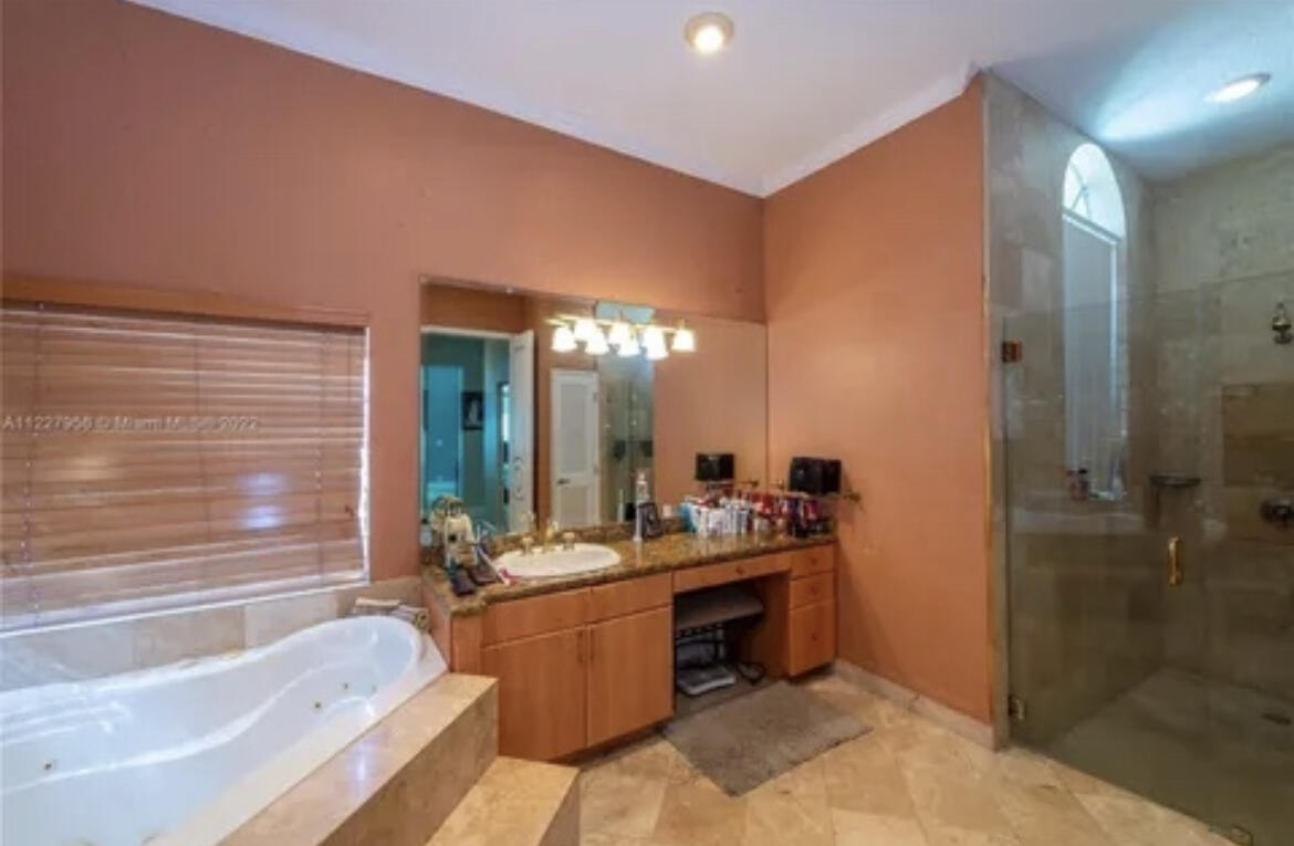 423 Northeast 3rd Street Pompano Beach, FL 33060 - Photo 11 of 33 IMG_7649