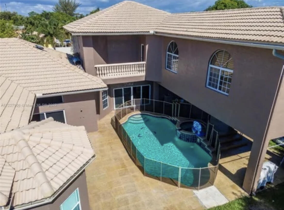 423 Northeast 3rd Street Pompano Beach, FL 33060 - Photo 2 of 33 IMG_7623