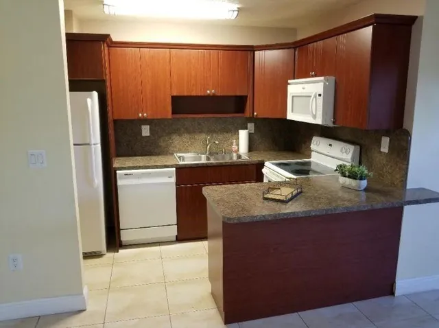 $2,175 | 3680 Southwest 59th Avenue, Unit 8, Davie, FL 33314