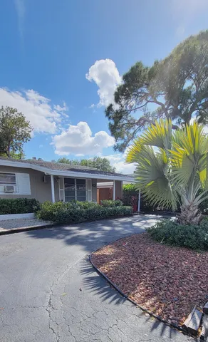 a view of a yard in front of a house