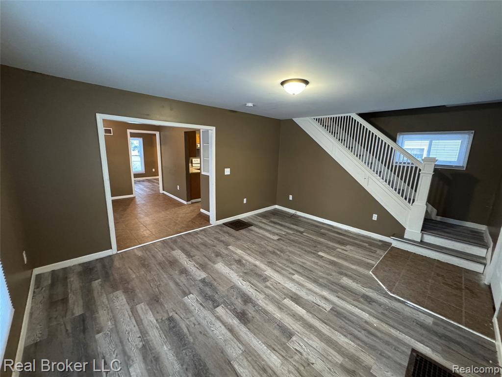 86 Hamilton Street Pontiac, MI 48342 - Photo 8 of 26