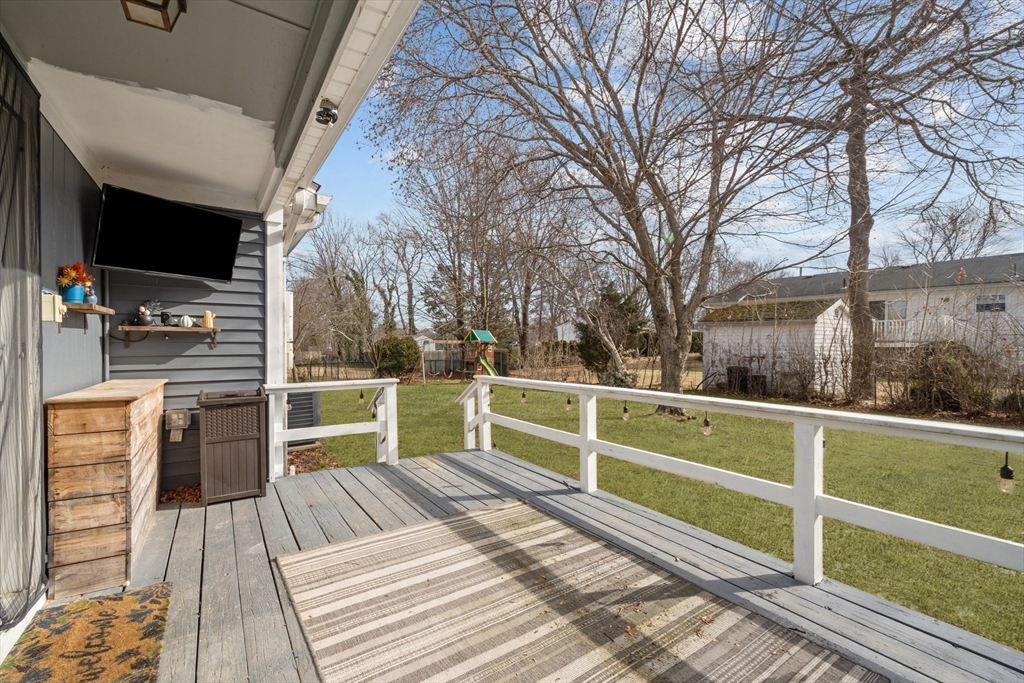 701 Mohawk Road Somerset, MA 02726 - Photo 3 of 34 Gallery Image 3