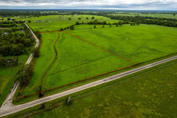 a view of a tennis court