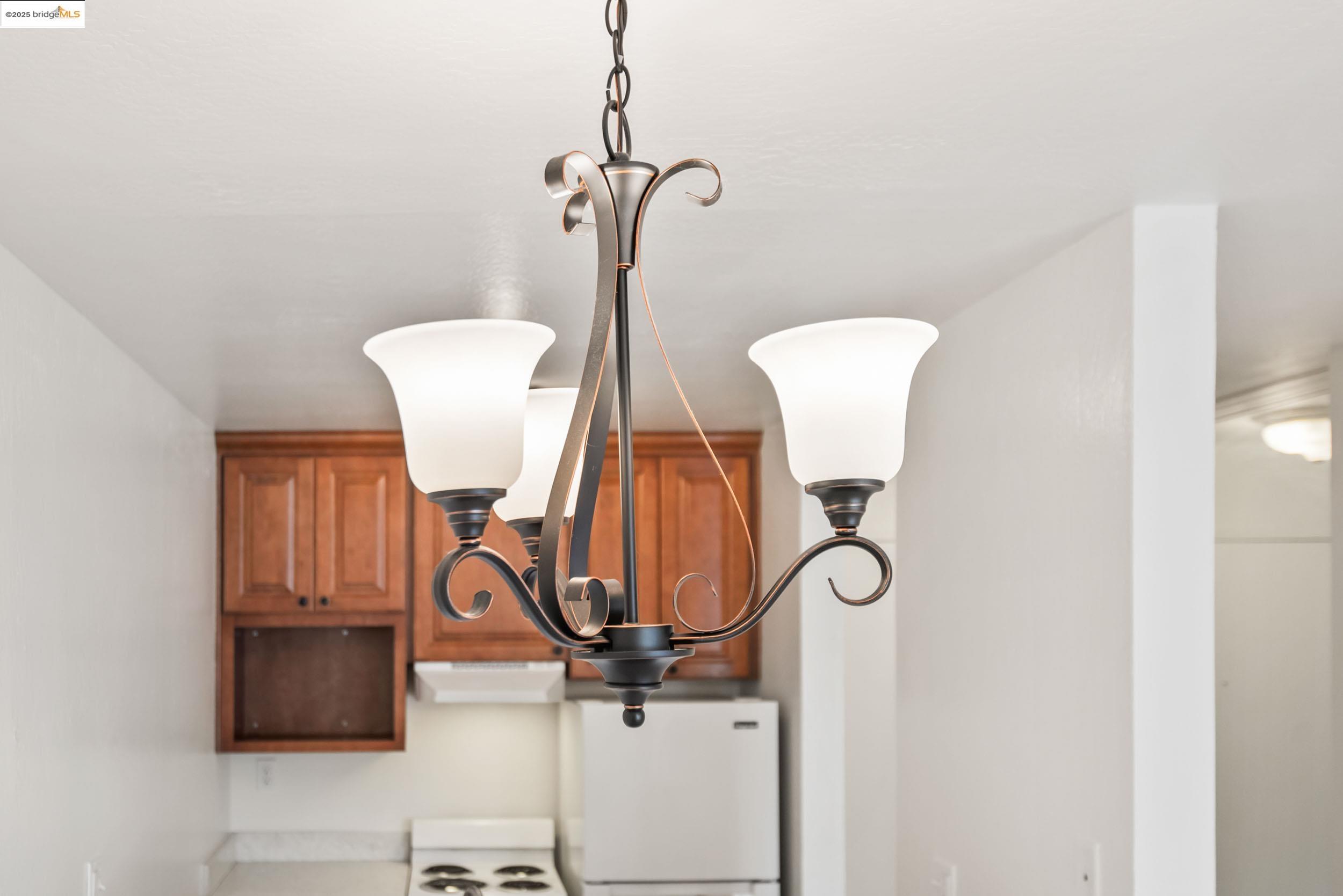 288 Whitmore Street, Unit 310B Oakland, CA 94611 - Photo 12 of 37 a view of light bulb