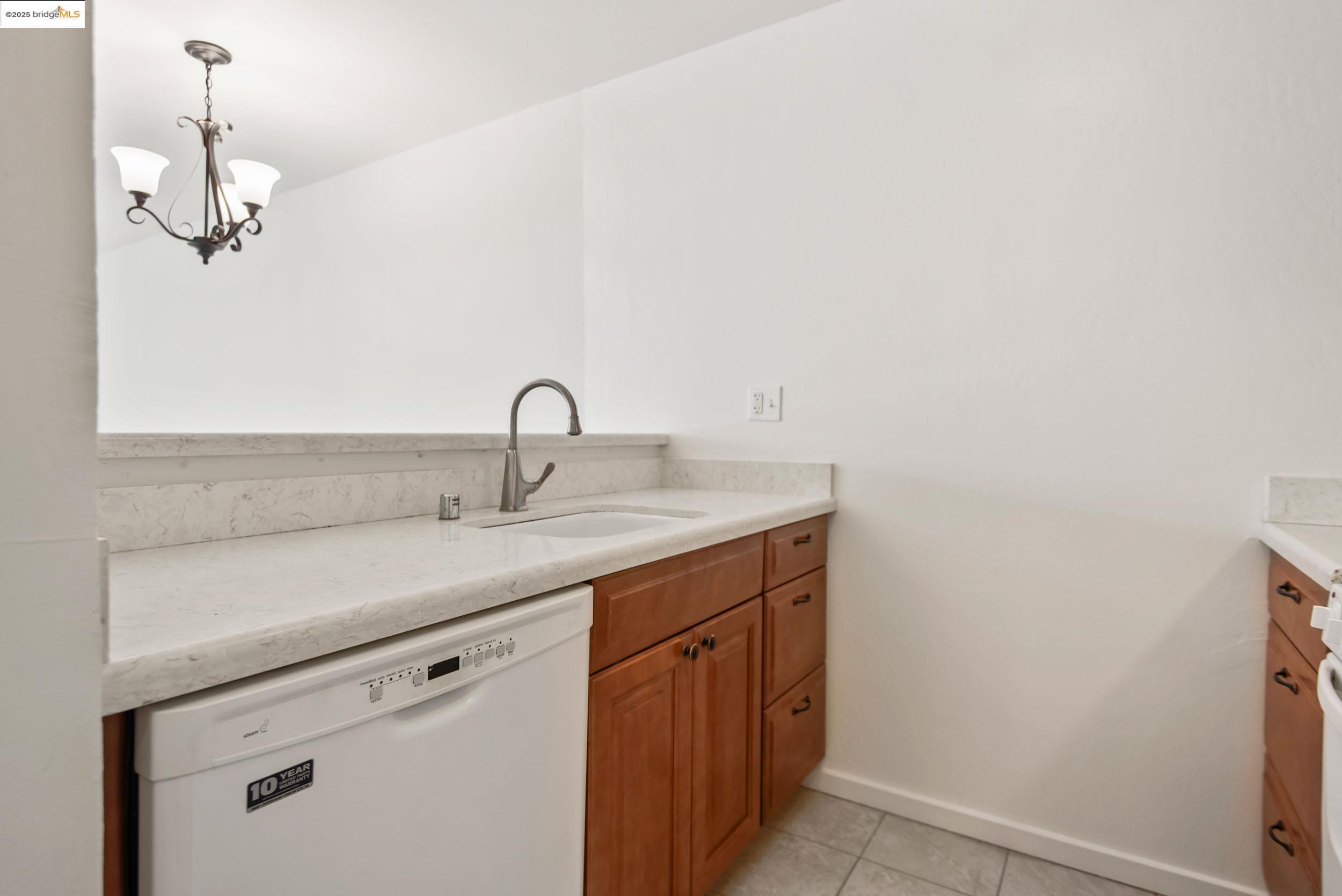 288 Whitmore Street, Unit 310B Oakland, CA 94611 - Photo 16 of 37 a bathroom with a sink and vanity