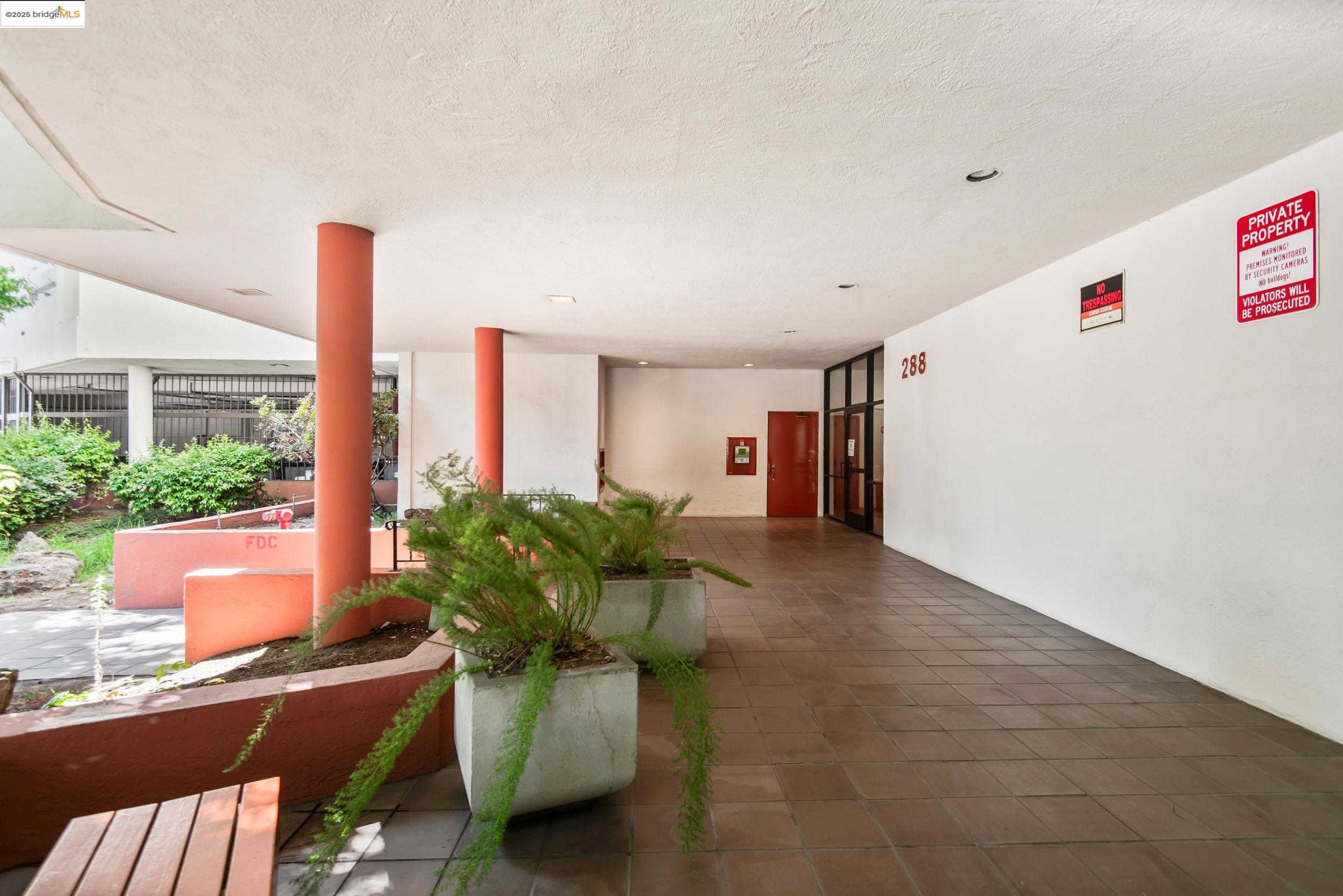 288 Whitmore Street, Unit 310B Oakland, CA 94611 - Photo 27 of 37 a living room with furniture