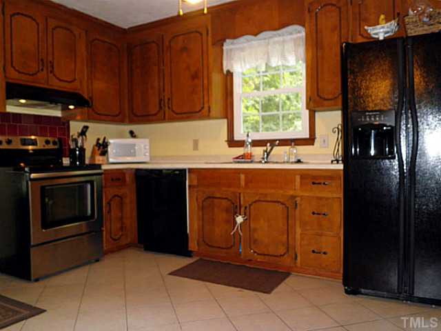 1704 Cranston Road Garner, NC 27529 - Photo 7 of 17 Kitchen