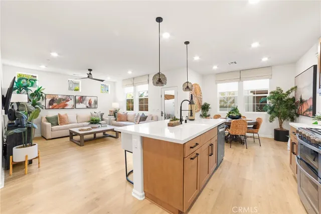 $817,500 | 4037 Summer Way, Corona, CA 92883