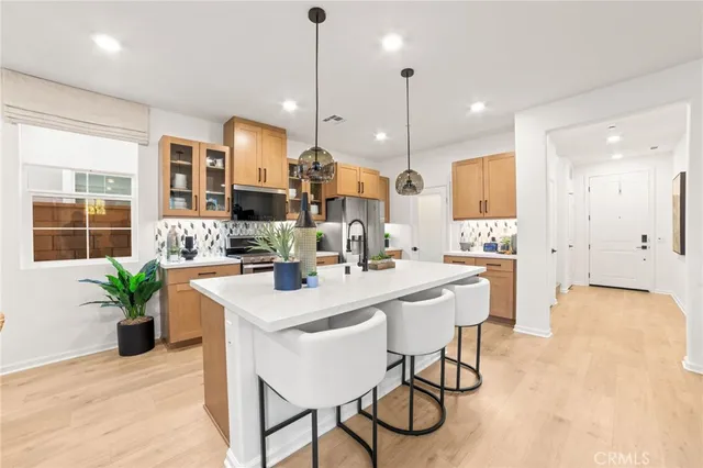 $817,500 | 4037 Summer Way, Corona, CA 92883