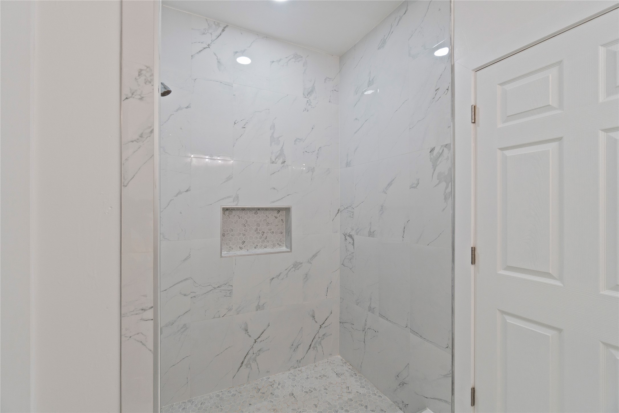 23232 Val Verde Edcouch, TX 78538 - Photo 14 of 19 a bathroom with a shower