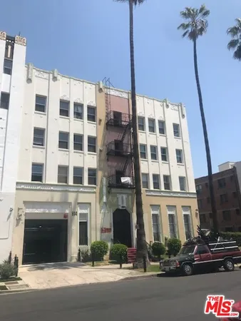 $1,380 | 814 South Hobart Boulevard, Unit 203, Los Angeles, CA 90005
