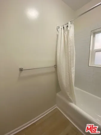 $1,380 | 814 South Hobart Boulevard, Unit 203, Los Angeles, CA 90005