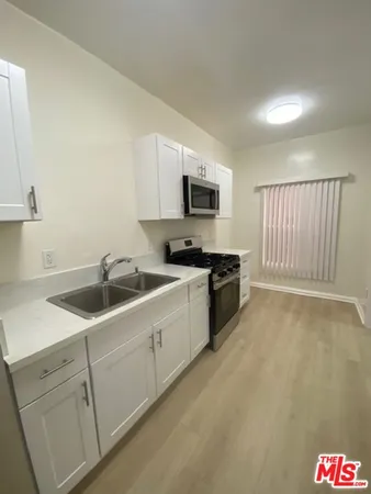 $1,380 | 814 South Hobart Boulevard, Unit 203, Los Angeles, CA 90005
