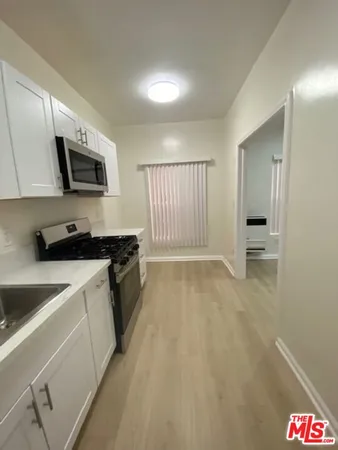 $1,380 | 814 South Hobart Boulevard, Unit 203, Los Angeles, CA 90005