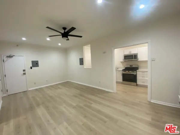 $1,380 | 814 South Hobart Boulevard, Unit 203, Los Angeles, CA 90005
