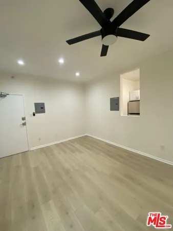$1,380 | 814 South Hobart Boulevard, Unit 203, Los Angeles, CA 90005
