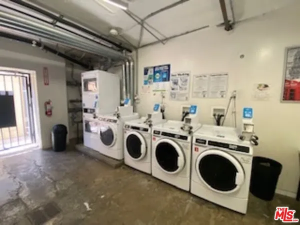 $1,380 | 814 South Hobart Boulevard, Unit 203, Los Angeles, CA 90005