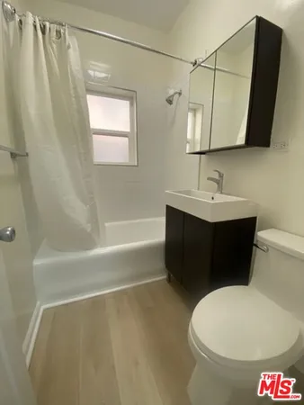 $1,380 | 814 South Hobart Boulevard, Unit 203, Los Angeles, CA 90005