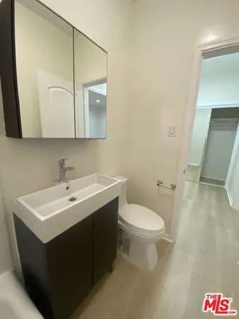 $1,380 | 814 South Hobart Boulevard, Unit 203, Los Angeles, CA 90005