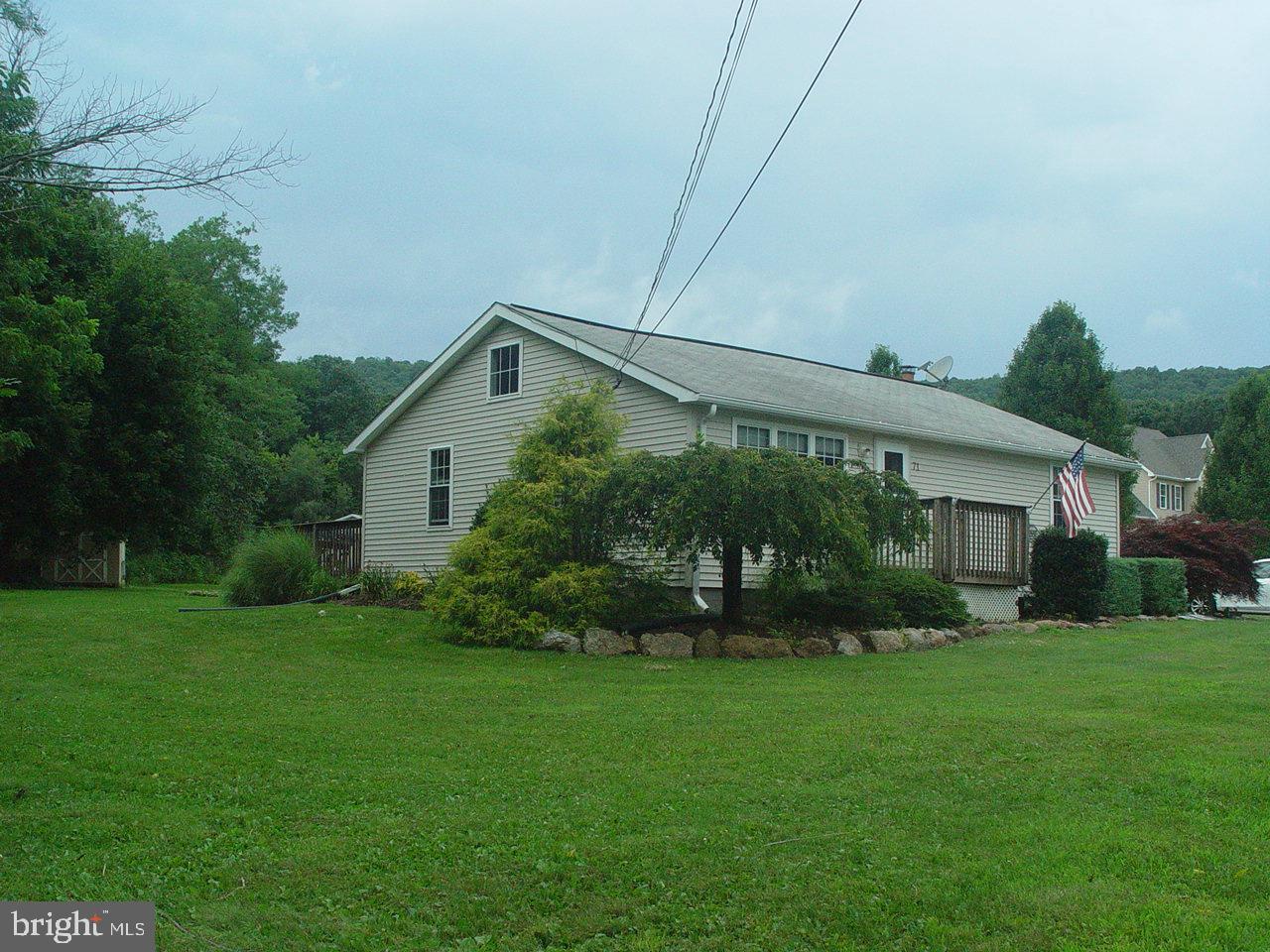71 Tamanend Road Quakake, PA 18245 - Photo 4 of 12 SIDE VIEW WITHMATURE LANDSCAPING