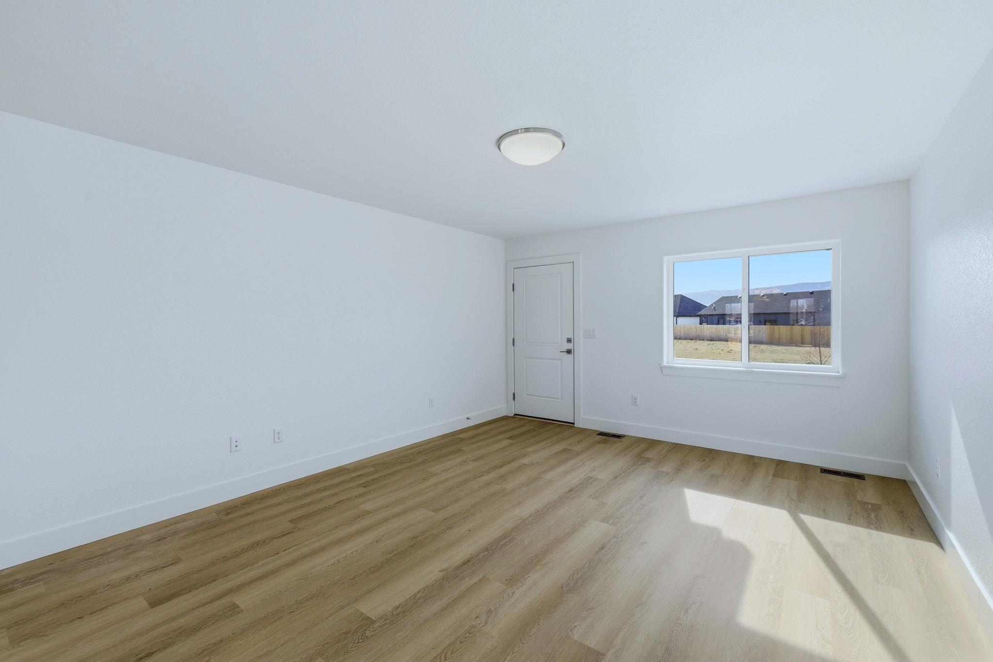 4706 Shale Circle Mills, WY 82644 - Photo 3 of 18