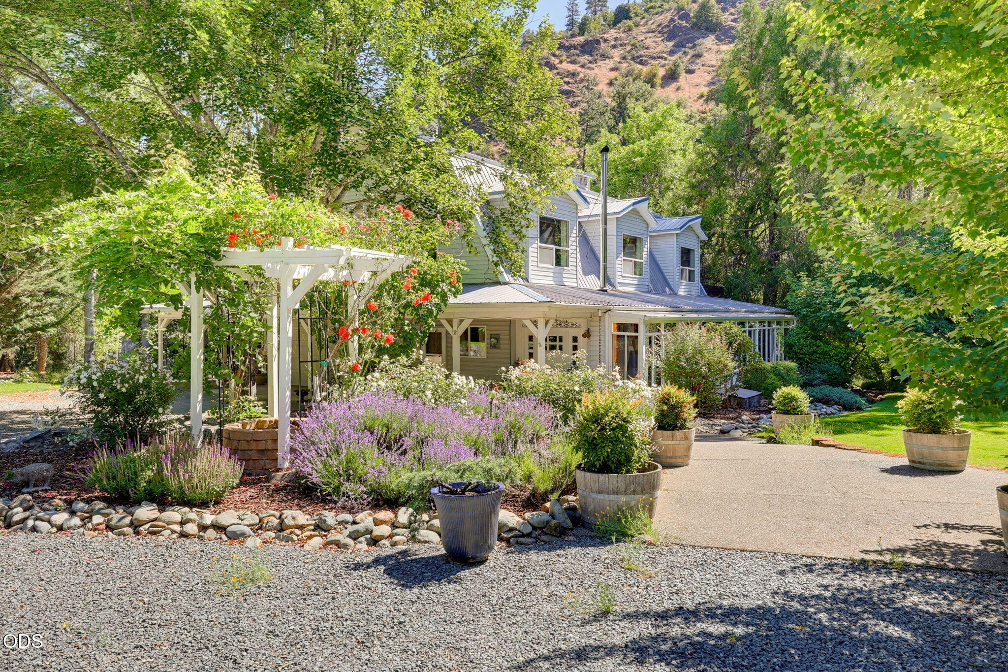 7935 Upper Applegate Road Jacksonville, OR 97530 - Photo 4 of 103