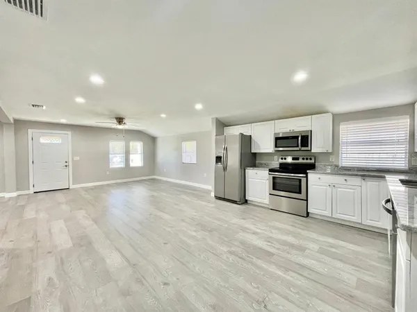 $2,400 | 7108 South Mascotte Street, Tampa, FL 33616